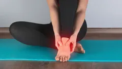 Eenvoudige manieren om branderige en vermoeide voeten na het werk te verlichten