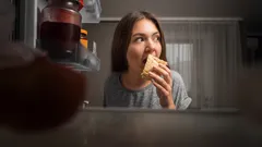 De ene simpele gewoonte die je helpt afvallen en avondlijke snackaanvallen te verslaan