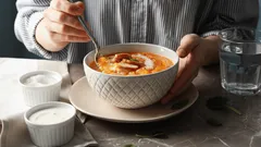 Deze specerij kun je beter uit je soep laten: hij bederft de smaak, toch gebruiken veel mensen hem