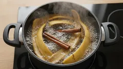 Bananenschil koken met kaneel: waar is het goed voor en waarom wordt het aanbevolen?