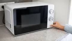 De meest gemaakte fout waardoor je magnetron voorgoed kapot kan gaan