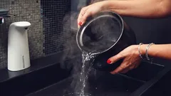 Wat absoluut niet in de gootsteen mag worden gegoten - niet elke gastvrouw weet dit