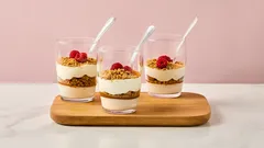 Luxe Scandinavische banoffee met veenbessen: zo maak je ’m