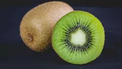 Kun je een kiwi met schil eten? De voedingswaarde die bijna niemand kent