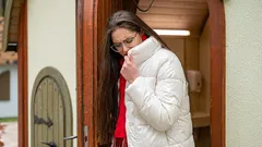 Zweetgeur uit bovenkleding verwijderen zónder wassen: effectieve huismiddeltjes