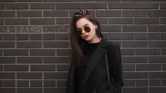 Het is meer dan alleen stijl: dit zegt de psychologie over mensen die altijd zwart dragen